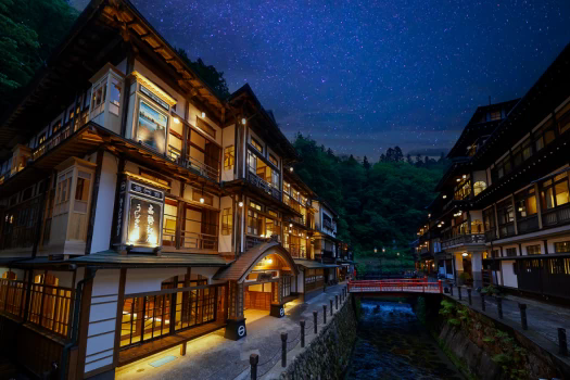 大正ロマンあふれる非日常を味わいたい人には「銀山温泉」がおすすめ