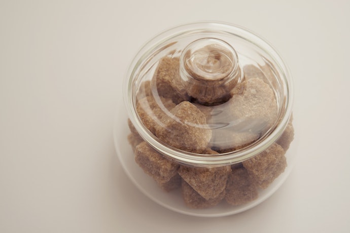 ゆっくりコーヒーを嗜む人には、見た目と味の変化を楽しめる角砂糖も候補に