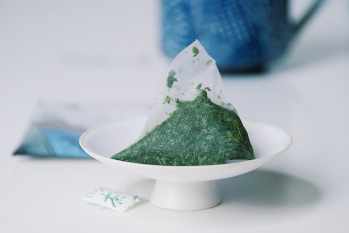 手軽に深蒸し煎茶を楽しめるティーバッグタイプ。オフィスやギフトにも向く