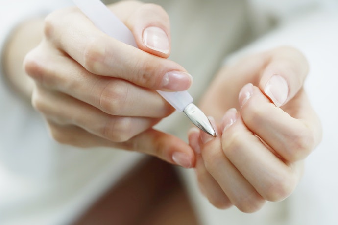 自爪の下準備も大切!装着前に、長さ調整・甘皮処理・油水分除去を