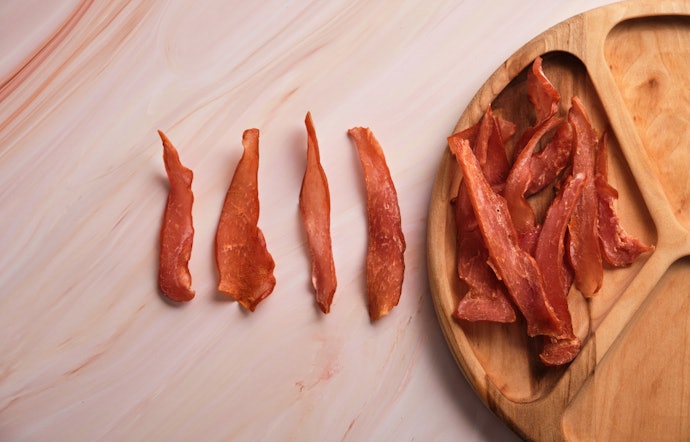 鶏胸肉のジャーキーで筋肉に必要なタンパク質をとろう