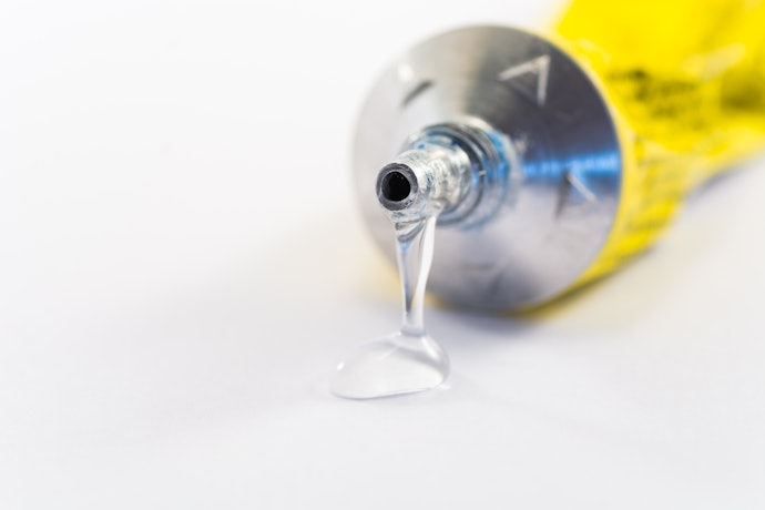 アクリル接着剤でくっつけたアクリルは剥がせる?