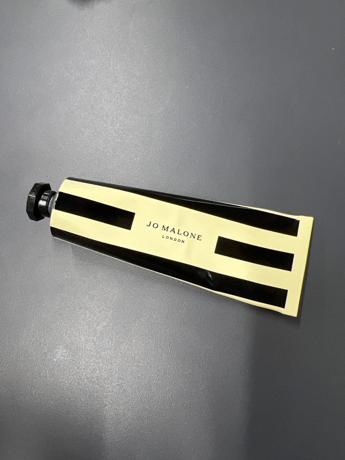 Jo Malone London イングリッシュ ペアー & フリージア ハンド