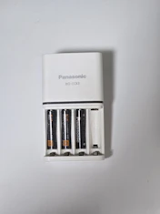 シンプルイズベスト!単4、単3どちらも対応の充電器の投稿画像1
