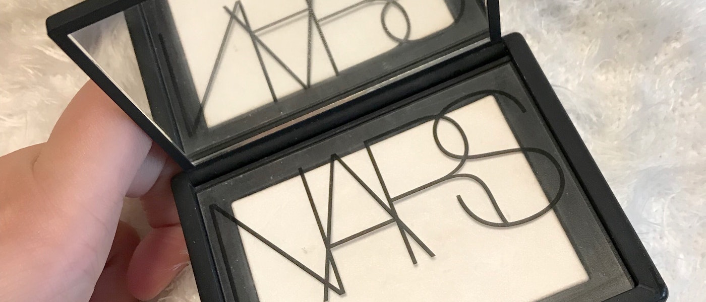 ヘアメイクアップアーティストがおすすめ!本当に買ってよかったコスメ10選のアイキャッチ画像