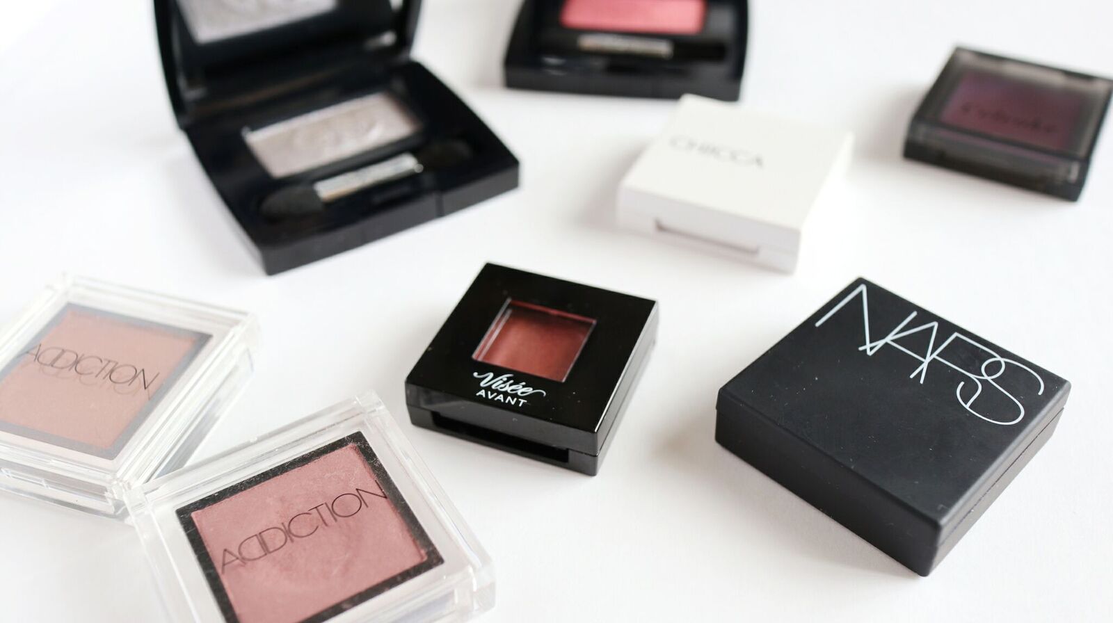 美容ブロガーが愛用するおすすめシングルアイシャドウ8選