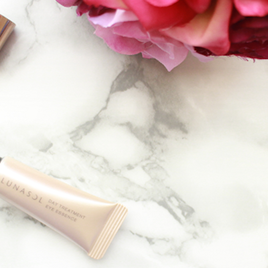 メイクアップ講師が厳選!40代からの肌を若々しく見せるコスメ10選