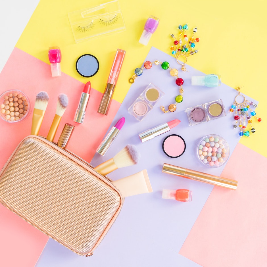 現役アイドルが選ぶ!ステージ上でも落ちにくいプチプラコスメ10選