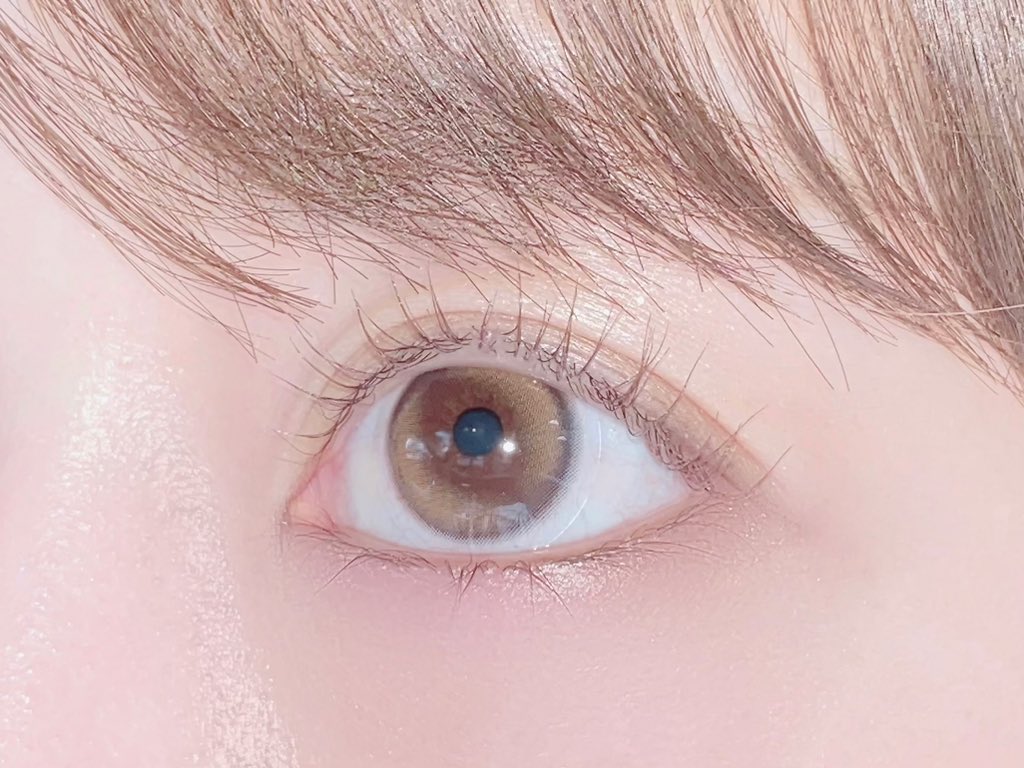 このカラコンまじで顔面馴染み良いし位置ズレても目の違和感なくて大当たり！