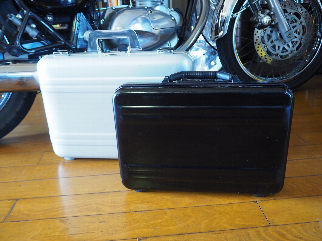 ZEROHALLIBURTON Pシリーズ アタッシェ シルバー 1枚目