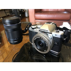 OLYMPUS ミラーレス一眼 OM-D E-M10 MarkII EZダブルズームキット 1枚目