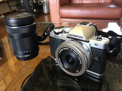 OLYMPUS ミラーレス一眼 OM-D E-M10 MarkII EZダブルズームキット 1枚目