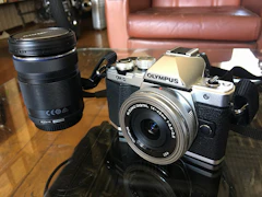 OLYMPUS ミラーレス一眼 OM-D E-M10 MarkII EZダブルズームキット 1枚目