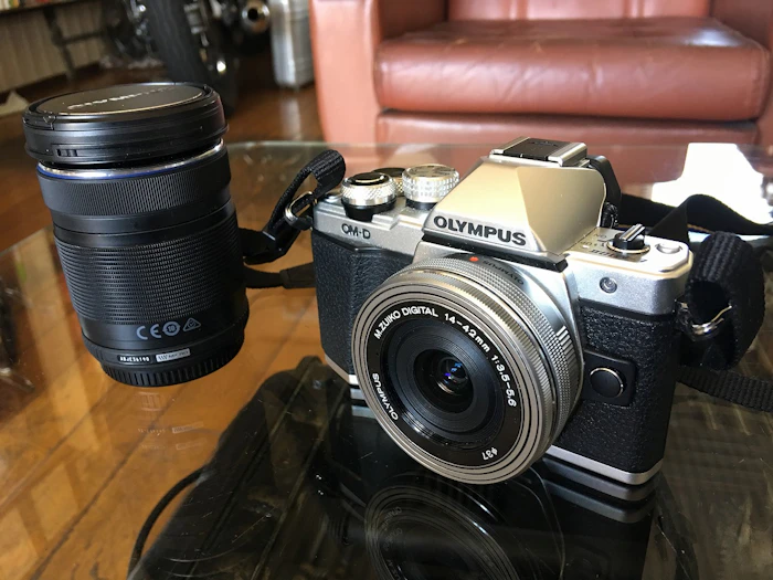 OLYMPUS ミラーレス一眼 OM-D E-M10 MarkII EZダブルズームキット 1枚目