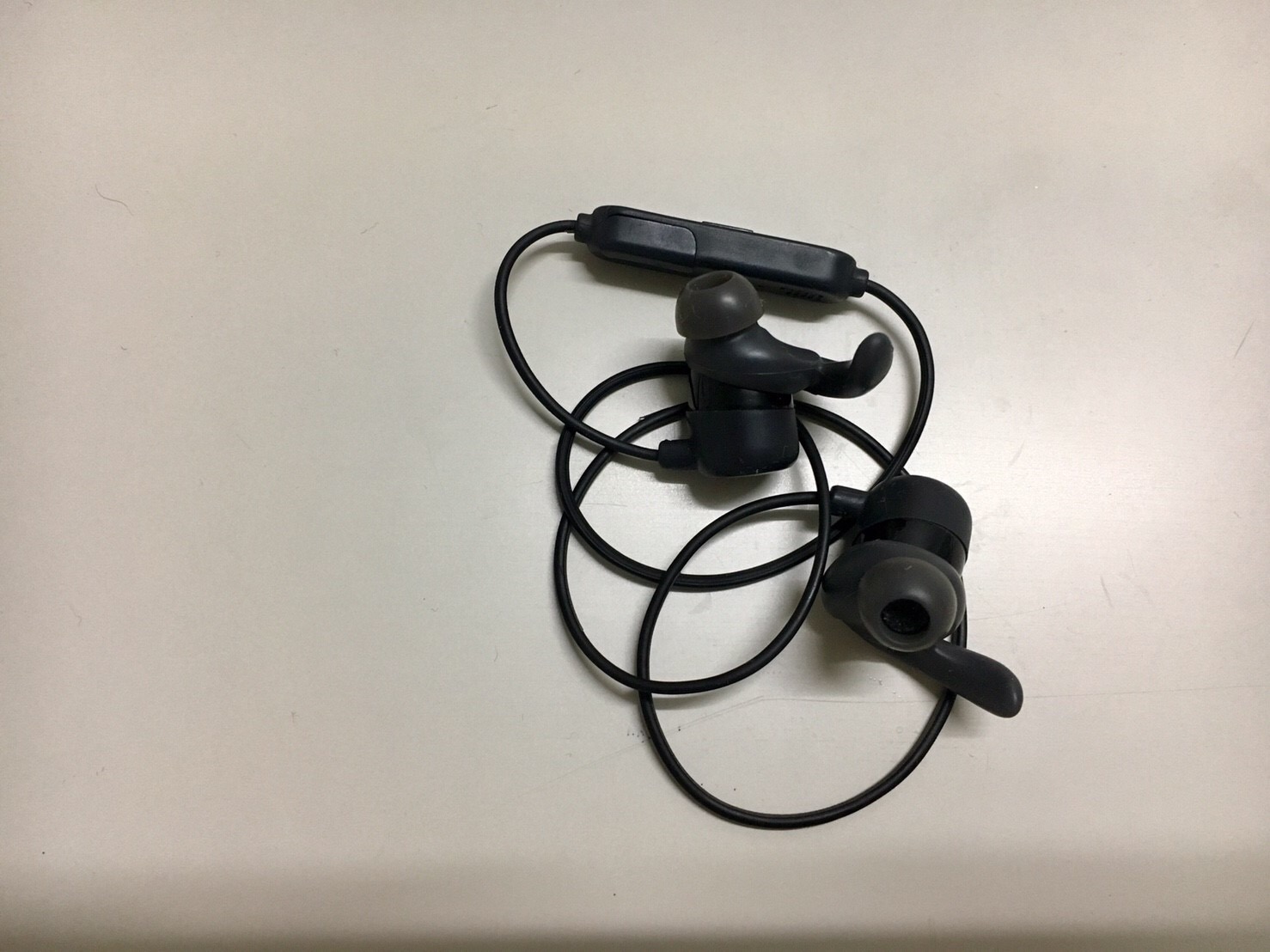 JBL REFLECT MINI BT Bluetoothイヤホン 1枚目