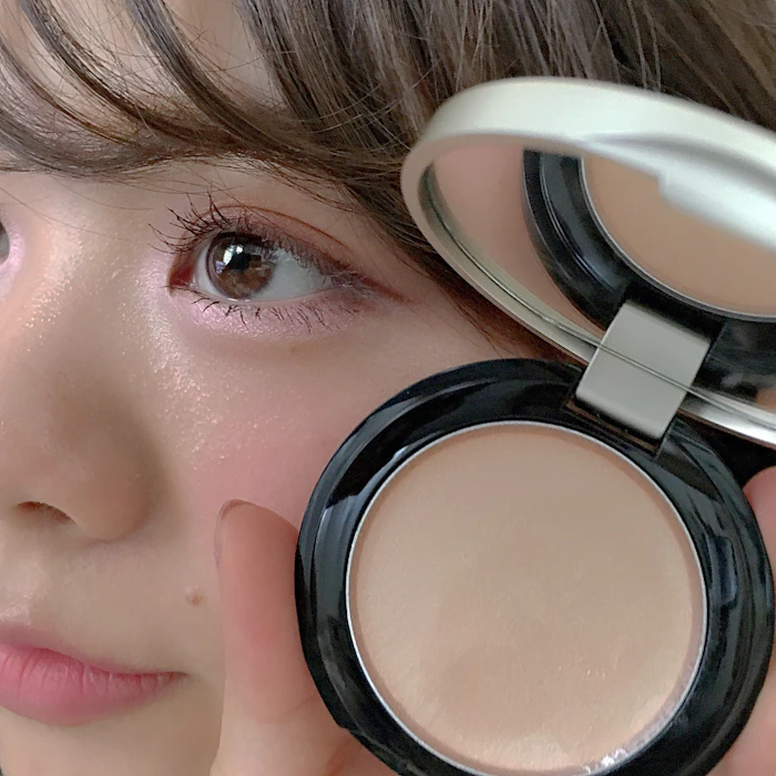 ETVOS ミネラルハイライトクリーム 3枚目