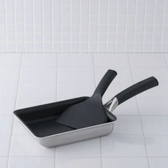 貝印 o.e.c. 卵焼き器 スクレッパー付 DY5201 1枚目