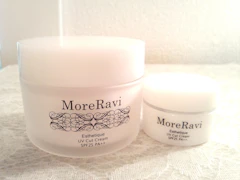 MoreRavi 【PR】エステティック UVカットクリーム 日やけ止め・化粧下地クリーム 1枚目