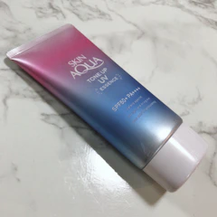 ロート製薬 スキンアクア トーンアップUVエッセンス 1枚目