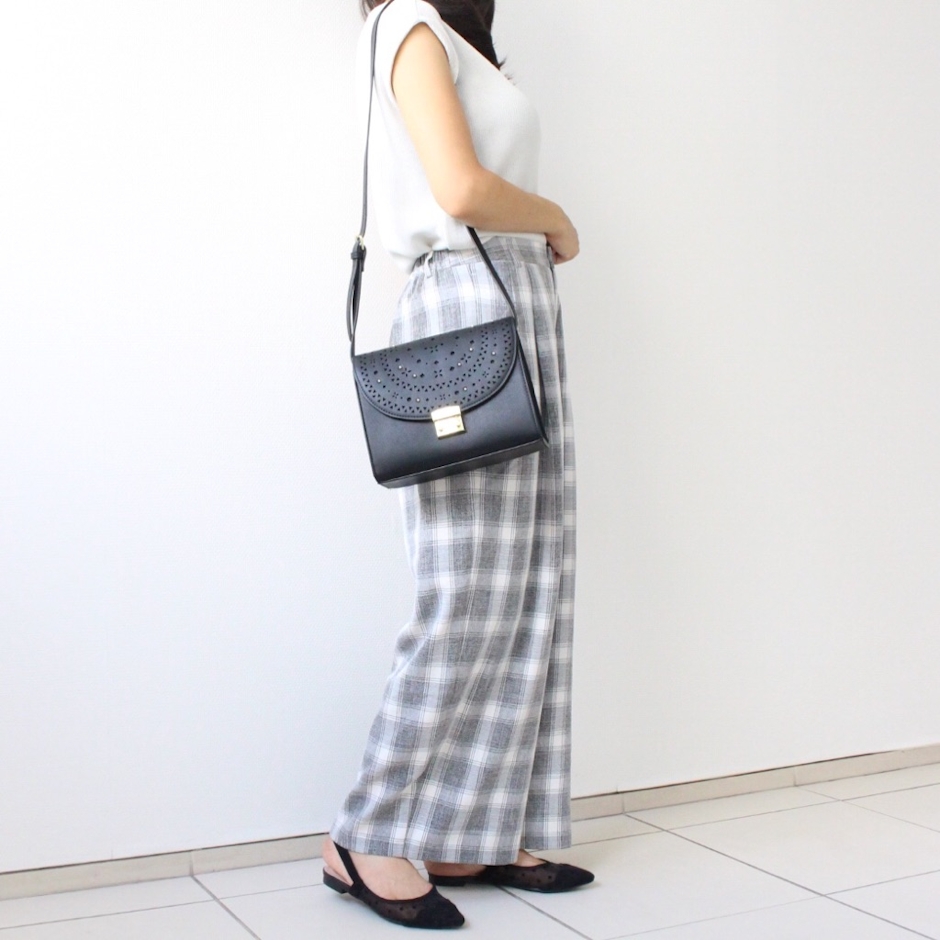 GU パンチングショルダーバッグ 1枚目