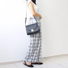 GU パンチングショルダーバッグ 1枚目