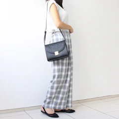 GU パンチングショルダーバッグ 1枚目