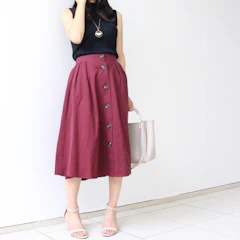 GU フロントボタンフレアスカート 1枚目