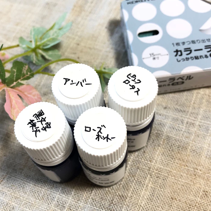 コクヨ ラベル カラーラベル 丸型 強粘着 ケース入り 15mm 1枚目