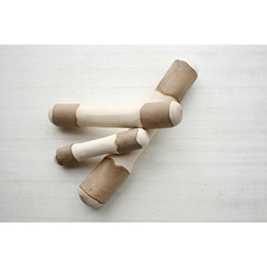 ドッグズライフ 国産天然木の噛むおもちゃ 自然木タイプ 椿 1枚目