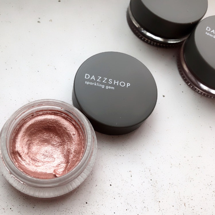 Dazzshopマニアが使い方も伝授 アイシャドウからリップまでおすすめアイテム11選 Mybest