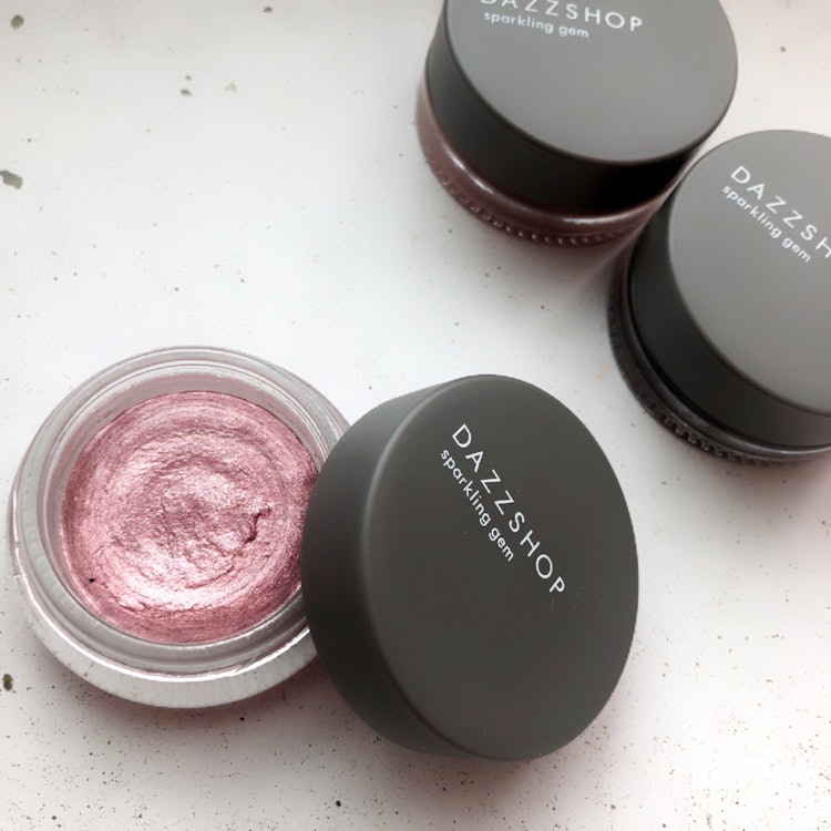 Dazzshopマニアが使い方も伝授 アイシャドウからリップまでおすすめアイテム11選 Mybest