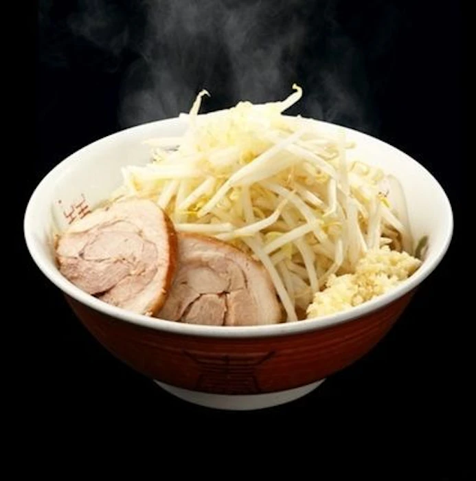 ラーメン神豚 ラーメン(辛いやつ付)~元気の出る一杯~ 1枚目