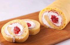 おたるダイニング 苺ロールケーキ 1枚目