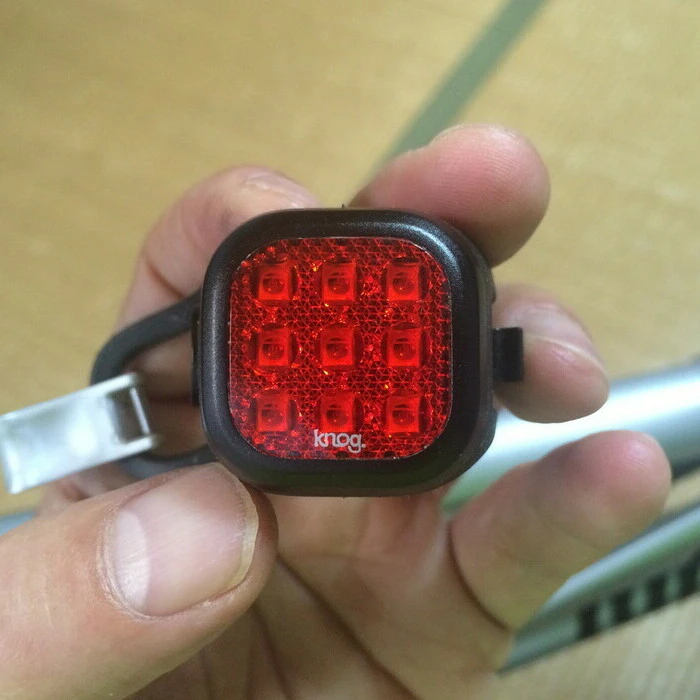knog ブラインダー・ミニ ナイナー LEDライト 1枚目