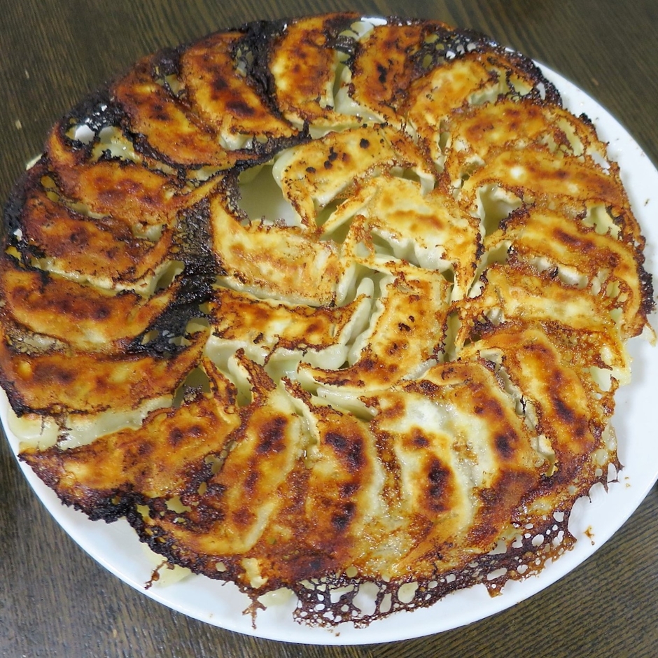餃子の王国 黒豚生餃子 1枚目