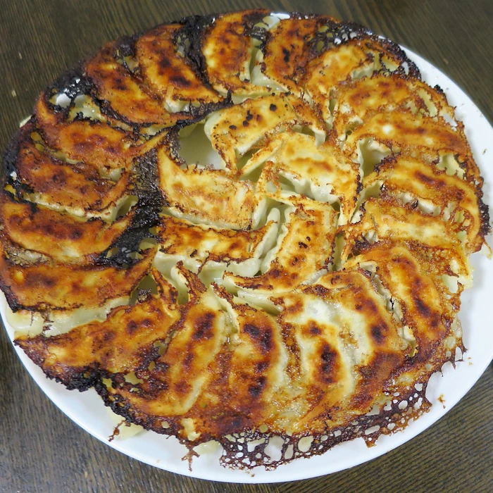 餃子の王国 黒豚生餃子 1枚目