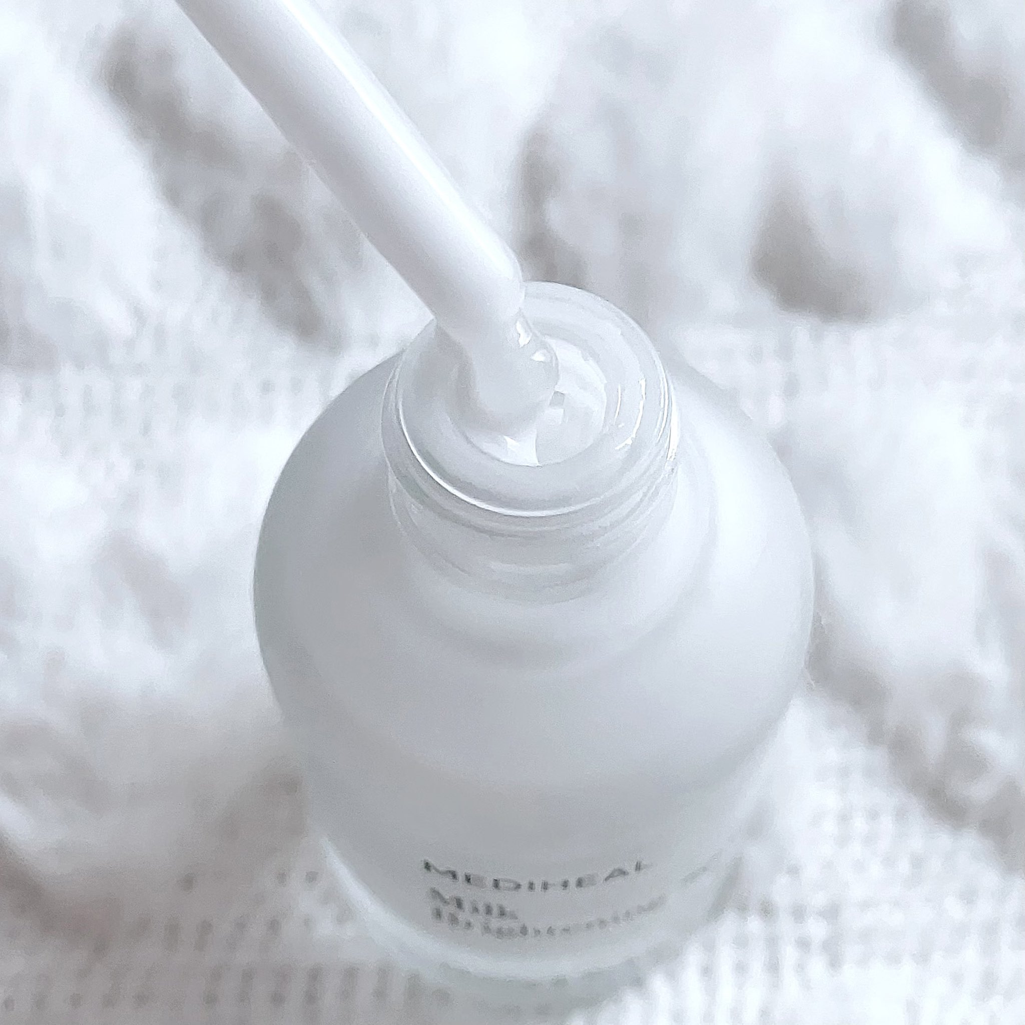 【正規品】MEDIHEAL(メディヒール) ミルクブライトニングセラム 40ml 1枚目