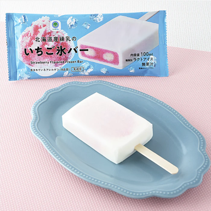 ファミリーマート 北海道産練乳のいちご氷バー 1枚目