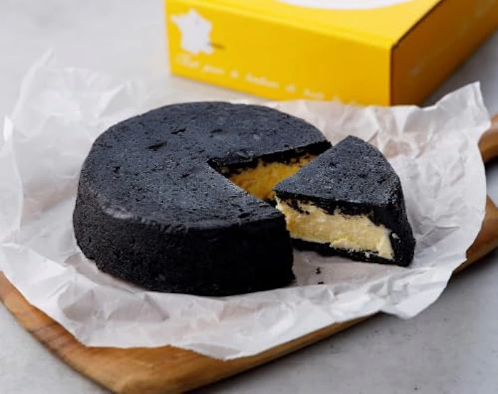 フランス菓子工房 ラ・ファミーユ まっ黒チーズケーキ Mサイズ 5枚目
