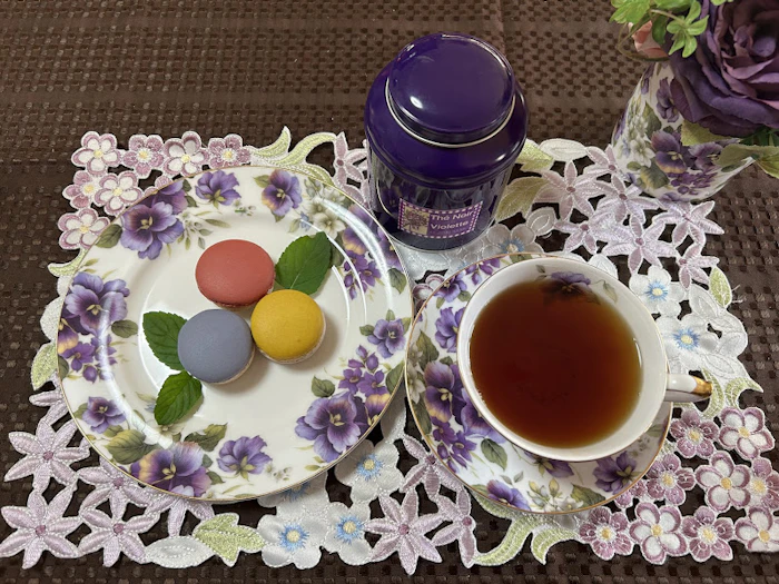 輸入元:ハートアートコレクション すみれ紅茶(ブラックティー/バイオレット)缶入りLサイズ(茶葉130g) 1枚目