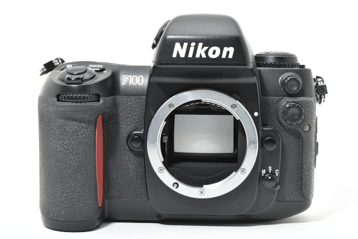 Nikon F100 ボディ 1枚目