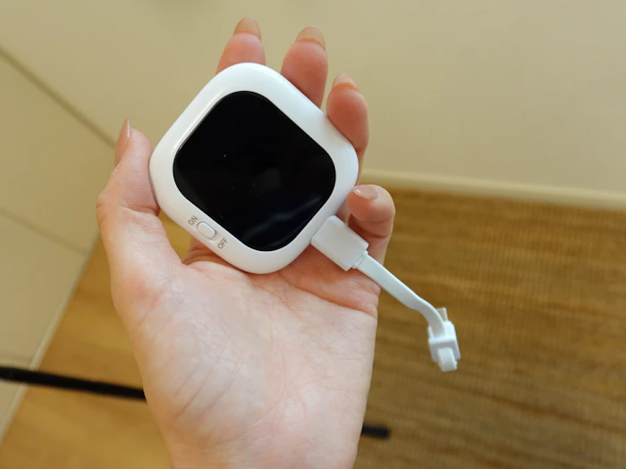 【楽天1位】Founist Vlogmate mini 自撮りモニター スマホ用外カメラ 充電不要 自撮りスクリーン 超薄 軽量 iPhone対応 スマホ 背面モニター マグネット式 有線 自撮りカメラモニター 高輝度 高解像度 外部ディスプレイ Vlog ビデオ ライブ配信 3枚目