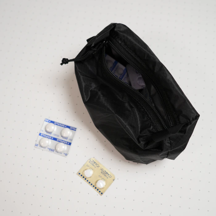 B.L.W kirahvi yhdeksan キラハビーユフデクサン Light pouch - square S グレー 1枚目