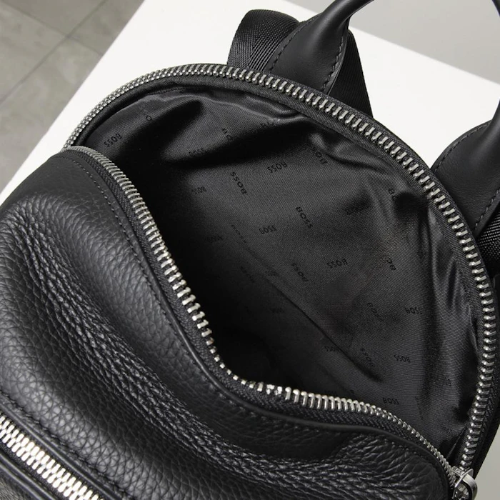 HUGO BOSS イタリアンレザー バックパック 8枚目