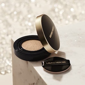 ローラメルシエ フローレス ルミエール ラディアンス パーフェクティング クッション 1N1 CREME 1枚目