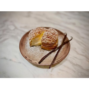 PÂTISSERIE TEN& バニラシュークリーム 1枚目