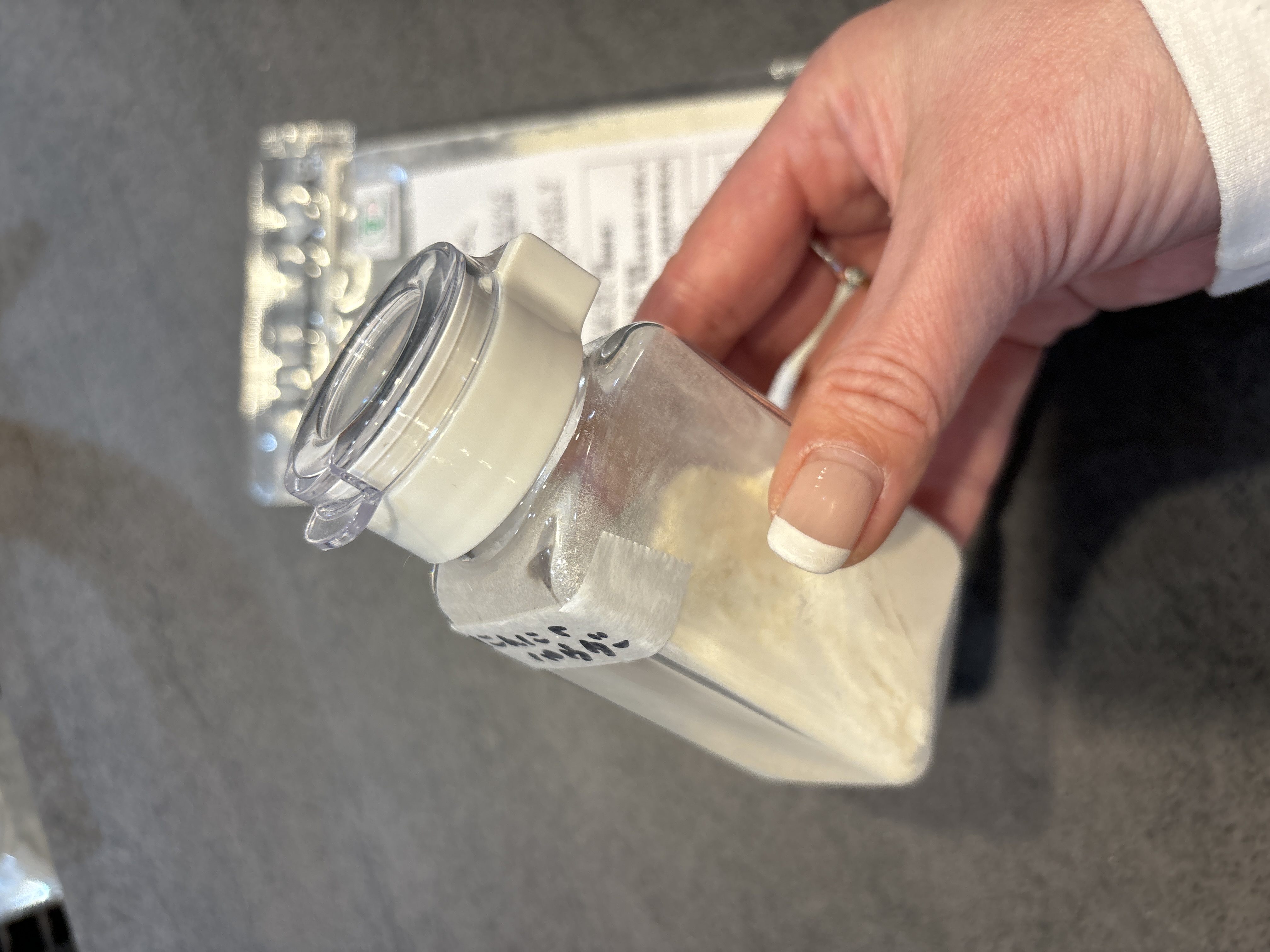 TAKEYA フレッシュロック スパイスボトル 110ml【3個セット】 調味料入れ 選べるカラー【 ホワイト チャコールブラウン 】白 茶 白パッキン 茶色パッキン 保存 卓上 人気 保存容器 高気密性 スパイス入れ キッチン用品 人気 FRESHLOK 2枚目