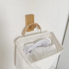 無印良品 壁に付けられる家具フック 1枚目