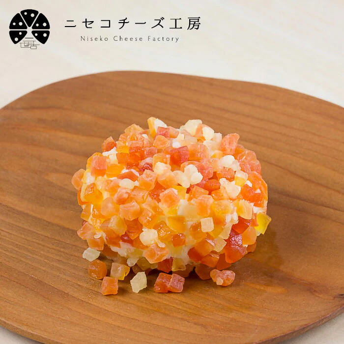 ニセコチーズ工房 二世古 雪花 【sekka】パパイヤ&パイナップル 1枚目