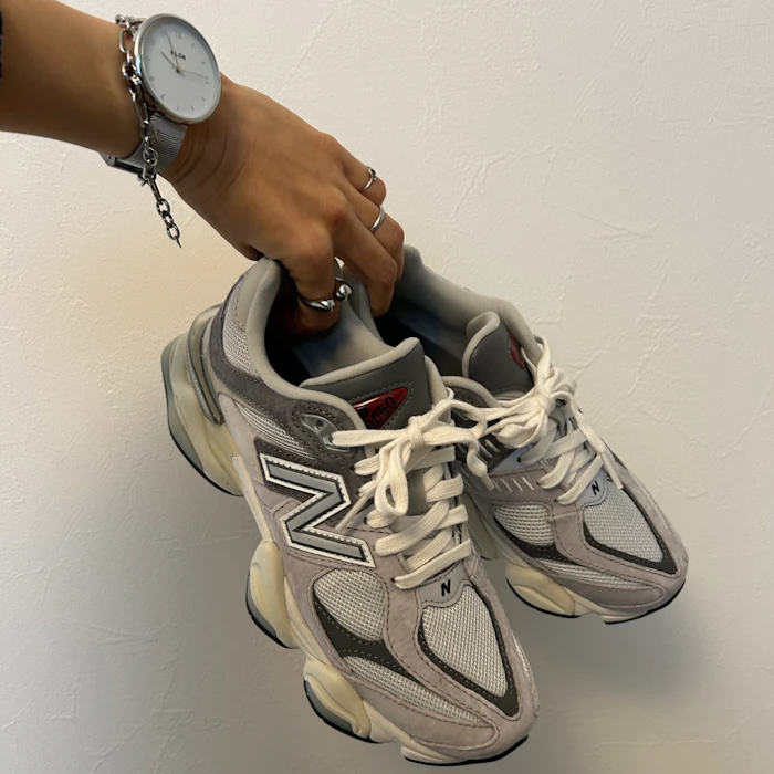 ニューバランス 9060 レース スニーカー レディース キッズ ジュニア 子供 NEW BALANCE 9060 Lace GC9060 GC9060GY グレー 灰色 靴 シューズ ローカット 厚底 ライフスタイル スエード メッシュ バンジーシューレース クッション性|slz| 1枚目